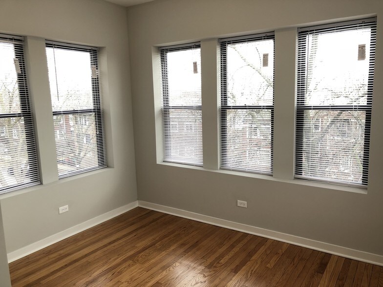 Building Photo - 4814 N Monticello Ave