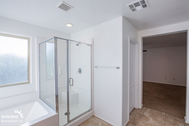 Building Photo - Charming 3Bdm 2.5Ba Home Nestled in a Gate...