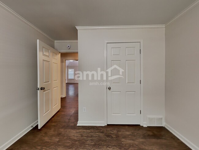 Building Photo - 6625 Laurel Valley Dr