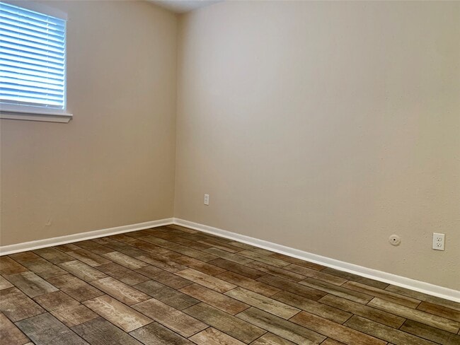 Building Photo - 7739 Bunker Wood Ln