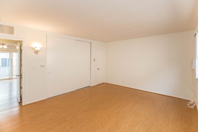 Building Photo - 1336 Centinela Ave