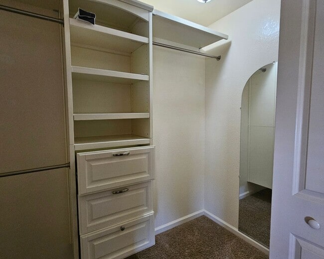 Building Photo - 3 Bd 2 Ba with Lake view!