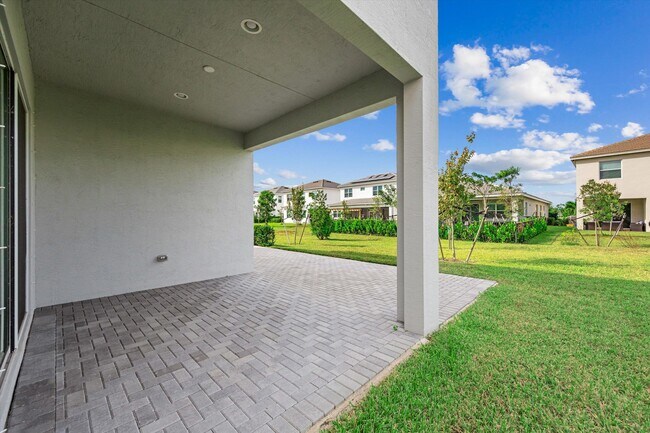 Building Photo - 14971 RedCove Pl