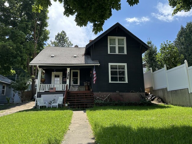 Building Photo - 514 E 10th Ave