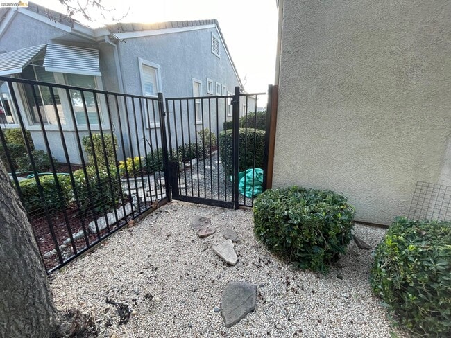 Building Photo - 92 Liberty Ln