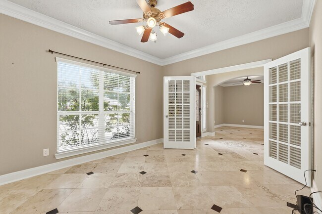 Building Photo - 2702 Pine tr