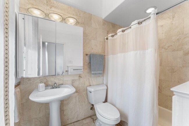 Building Photo - 315 Fairview St