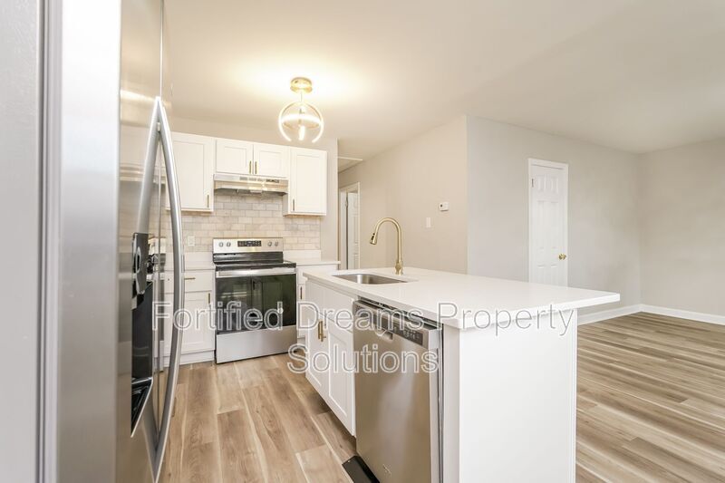 Building Photo - 1615 Eastwood Ave