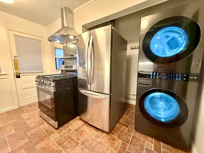 Building Photo - 840 Huntley Dr