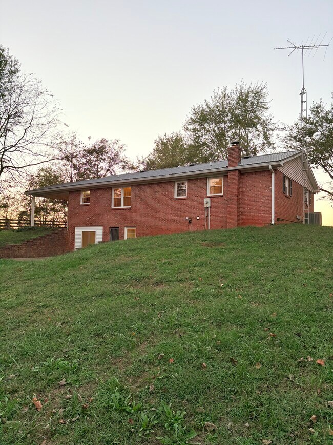 Building Photo - 660 Plano Richpond Rd