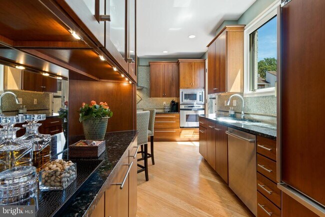 Building Photo - 4 Brettagne