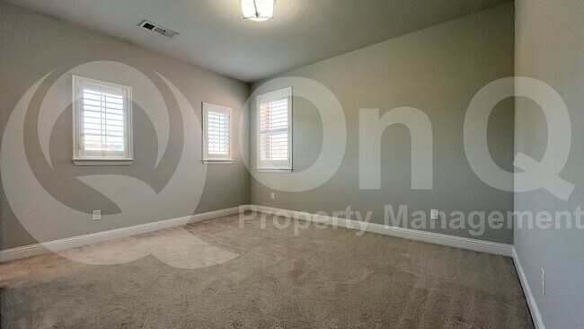 Building Photo - 7005 Golf Club Dr