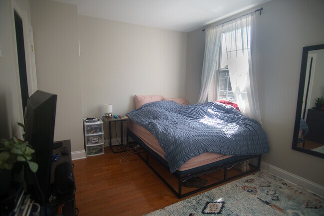 Building Photo - 609 N 34th St