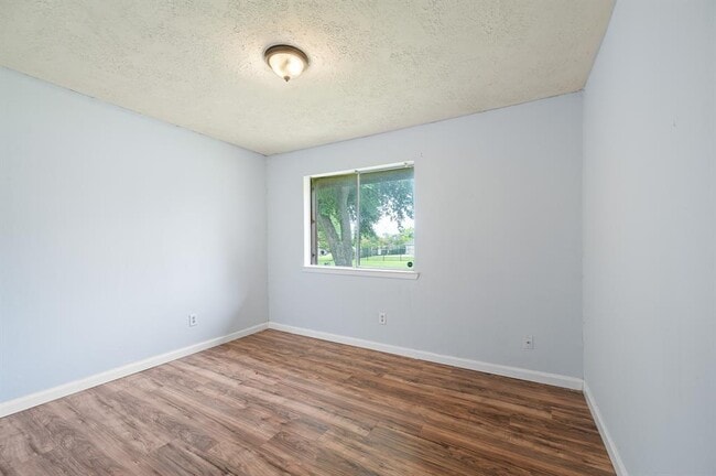 Building Photo - 13910 New Village Ln