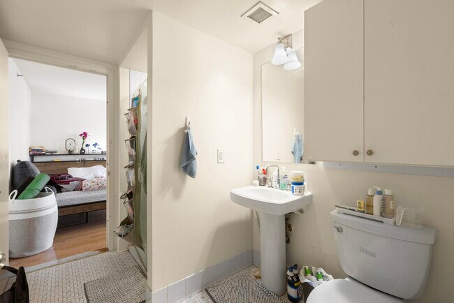 Building Photo - 700 Grove St