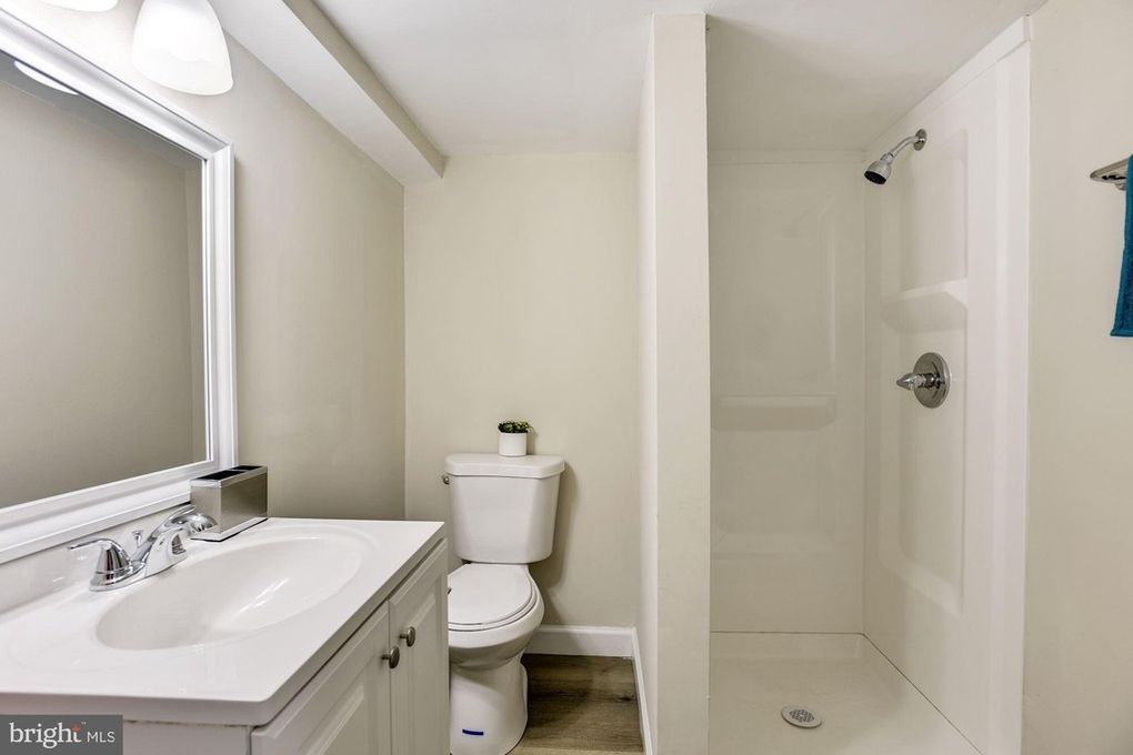 Lower Level Bathroom - 2873 Mayfield Ave