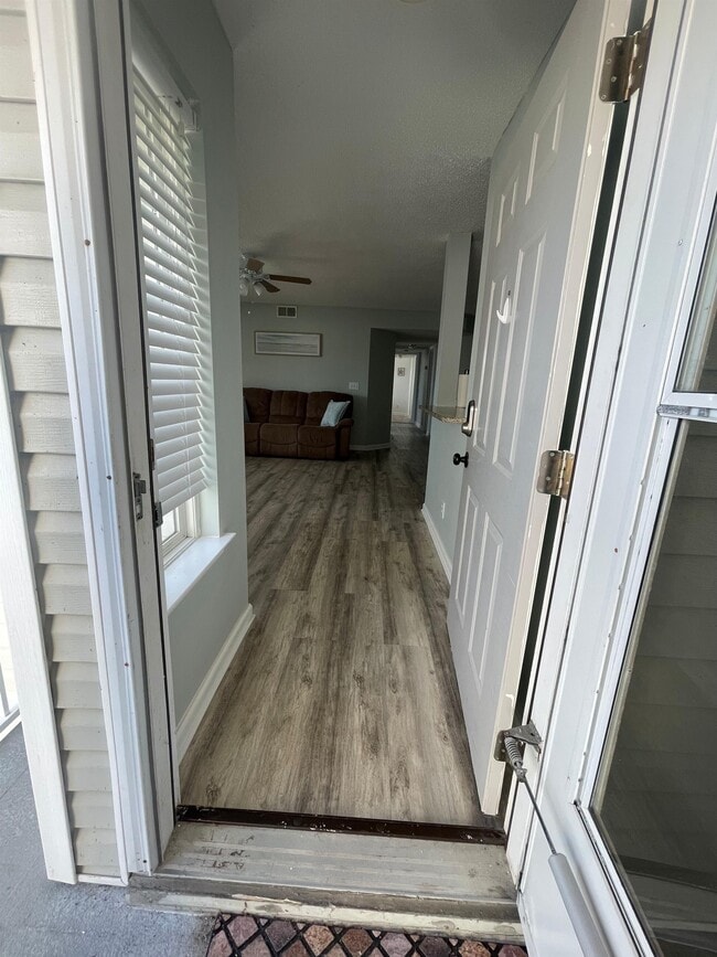 Building Photo - 2266 Huntingdon Dr