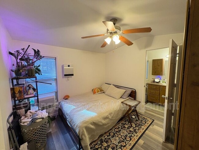 Building Photo - 910 Cedar Village Ln