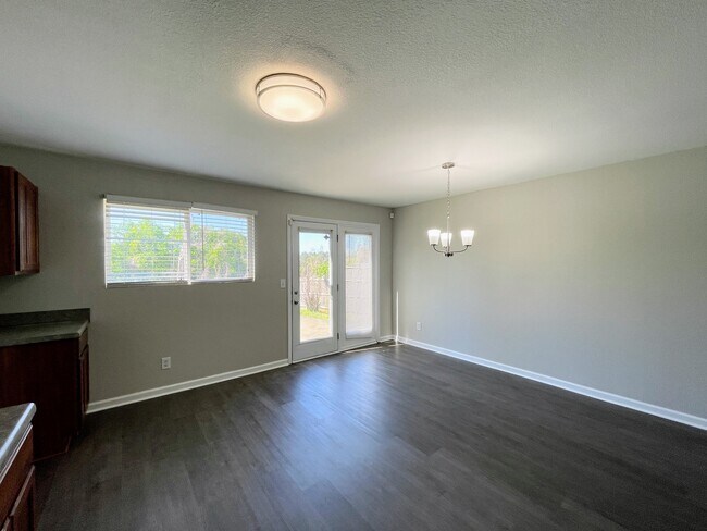 Building Photo - 200 Whitestone Dr NE