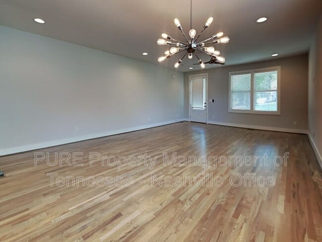 Building Photo - 1704B Simpkins St