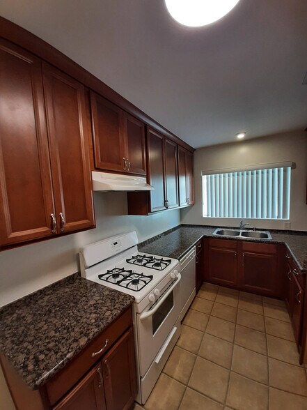 Building Photo - 14804 Dickens St