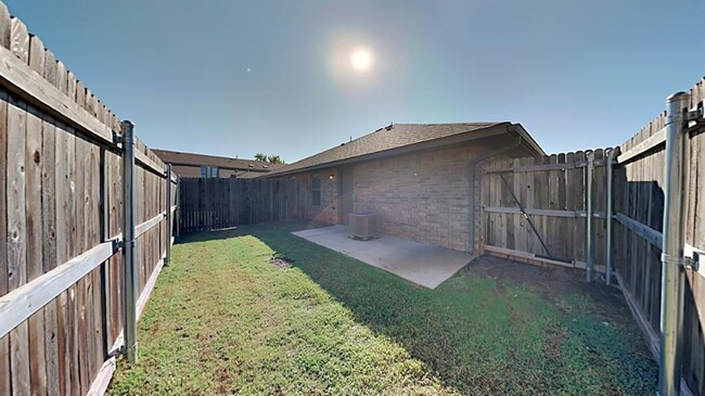 Building Photo - 443 Summit Ridge Dr