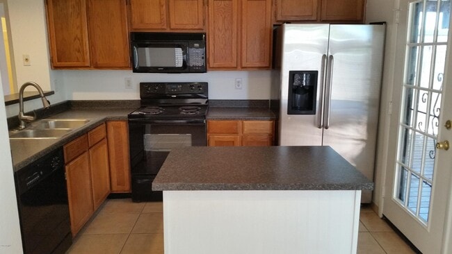 Building Photo - 2114 W Monona Dr