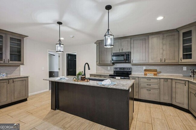 Building Photo - 7379 N Mitchell Ct