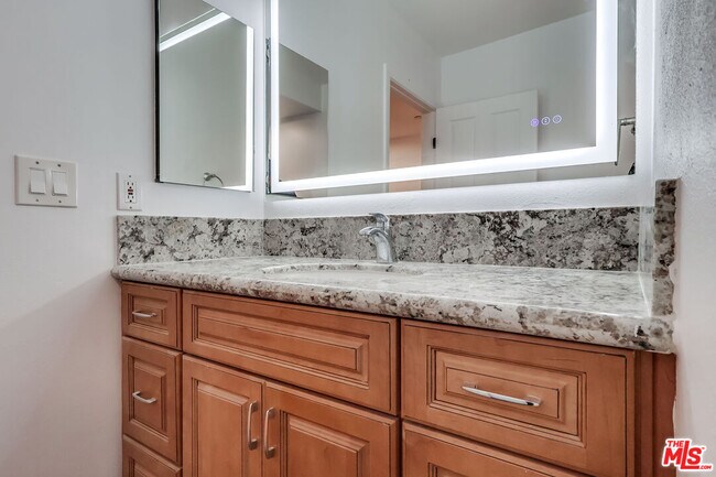 Building Photo - 230 S Catalina Ave