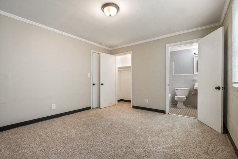 Building Photo - 2209 Morehead Ave
