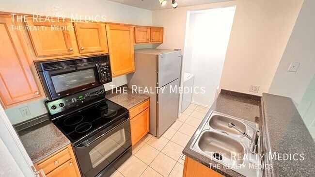 Building Photo - 415 Lakepointe Dr