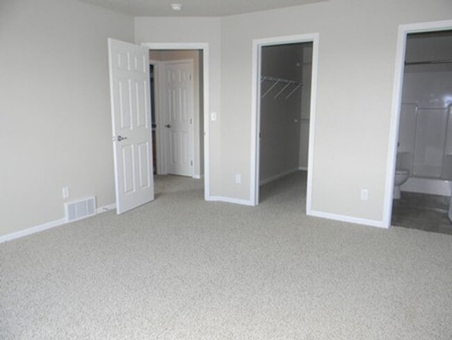 Building Photo - Westport Beach 3 Bedroom/3 Bath Townhome