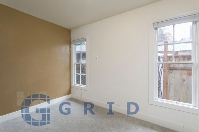 Building Photo - 3929 N Albina Ave