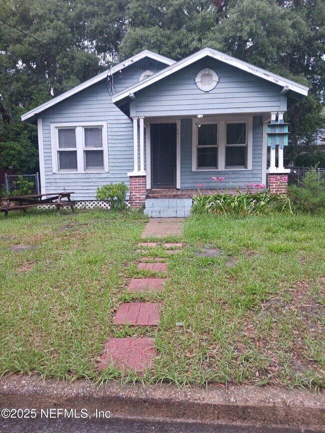 Primary Photo - 451 Duray St