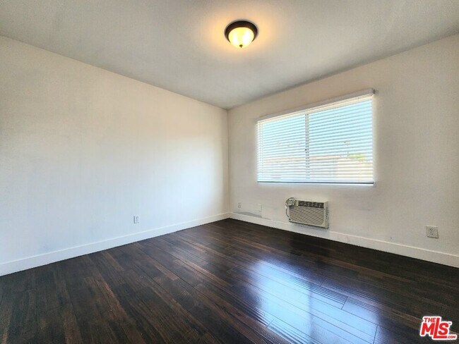 Building Photo - 639 Alexandria Ave