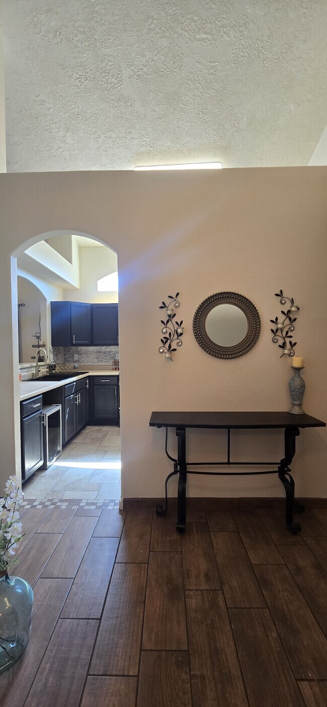 Building Photo - 999 Gilmer Way