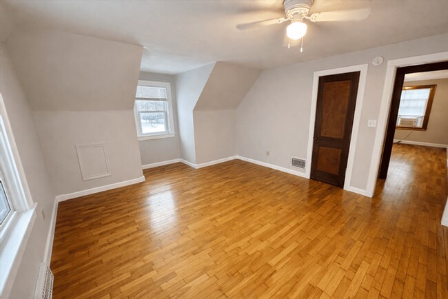 Building Photo - 532 E Greenlawn Ave