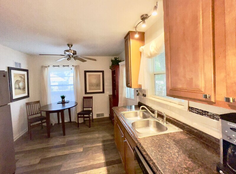 Building Photo - 2559 W 46th Ave