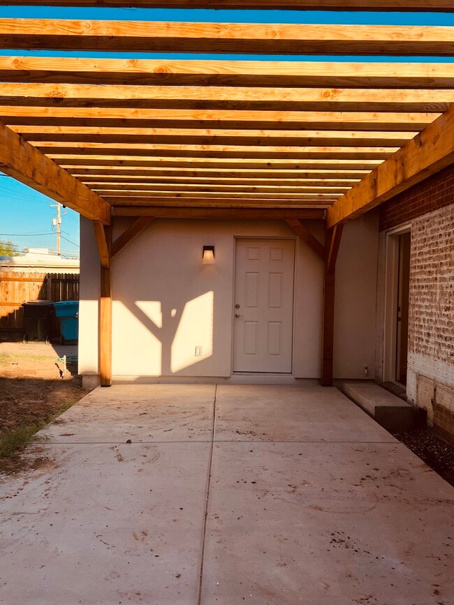 Building Photo - 514 W Turney Ave