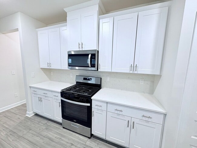 Building Photo - 220 Coulter Ct