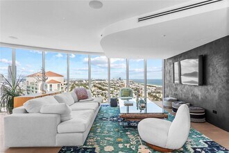 Building Photo - 1000 South Pointe Dr