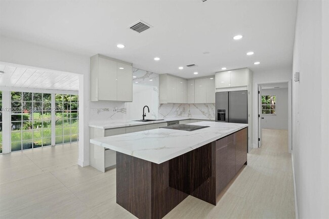 Building Photo - 11770 Griffing Blvd
