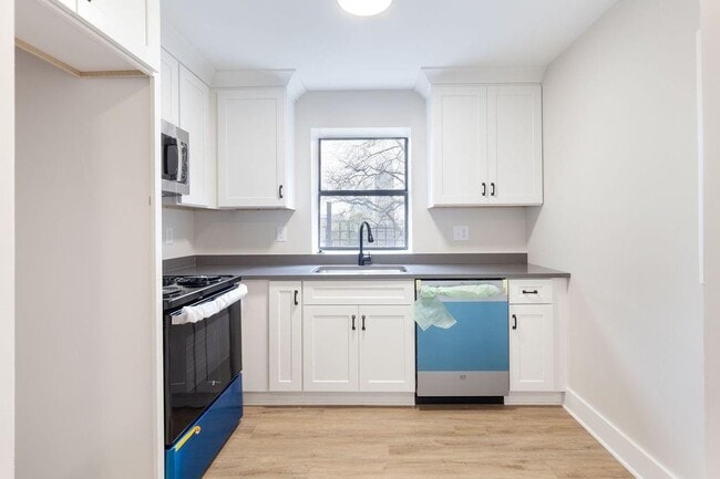 Building Photo - 396 Linden Ave NE