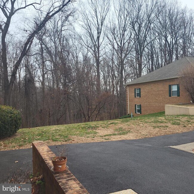 Building Photo - 5800 Cove Landing Rd