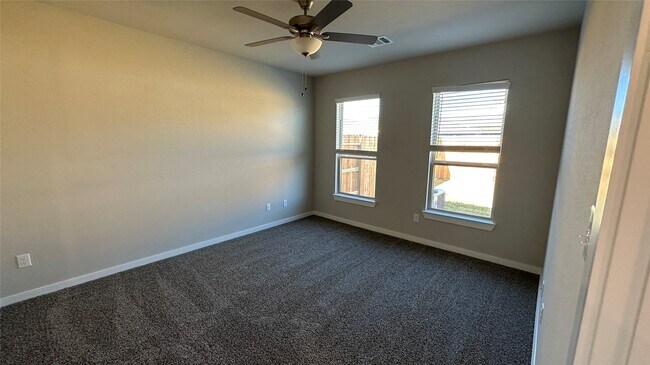 Building Photo - 9804 Grosbeak Ln