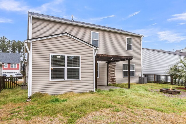 Building Photo - Bright and Spacious Home in Summerville!