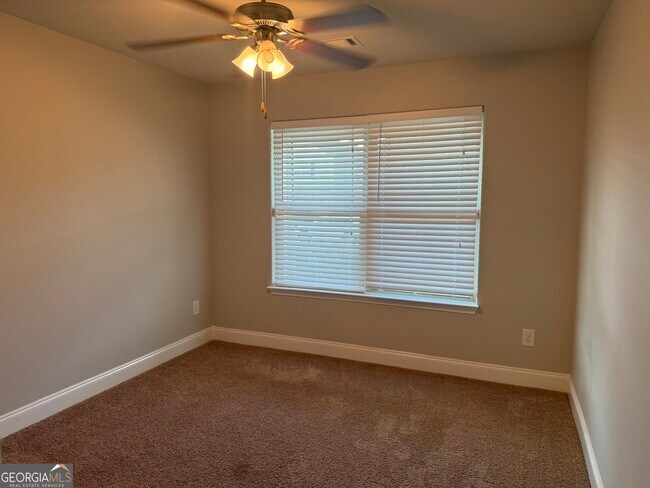 Building Photo - 125 Leland Ln