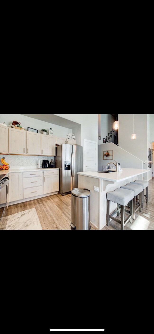 Building Photo - 562 Red Cedar Way
