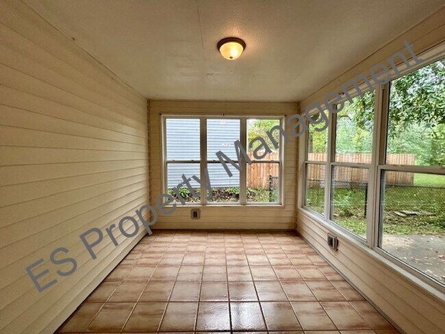 Building Photo - Wonderful 3 Bedroom 2.5 Bathroom Two Story...