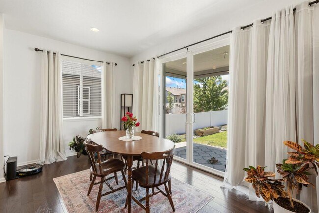 Building Photo - 5576 Bexley Dr